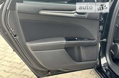 Седан Ford Fusion 2015 в 