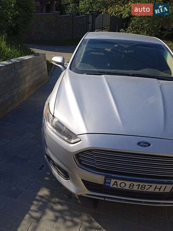 Седан Ford Fusion 2015 в Иршаве