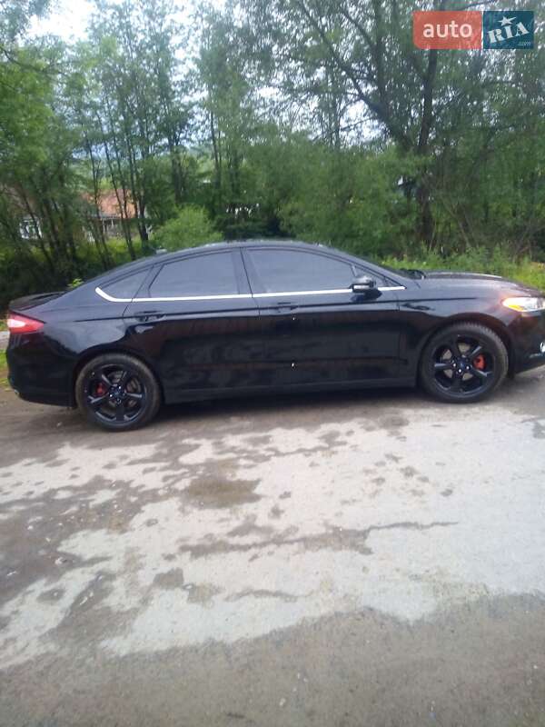 Седан Ford Fusion 2015 в Рахові