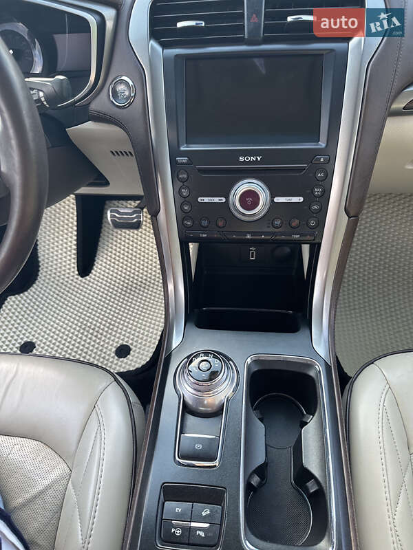 Седан Ford Fusion 2016 в Умані