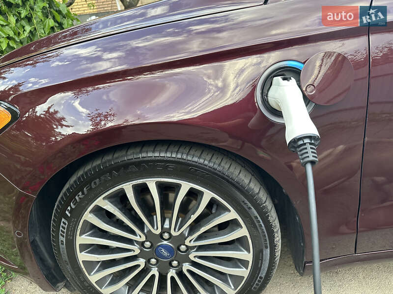 Седан Ford Fusion 2016 в Умані