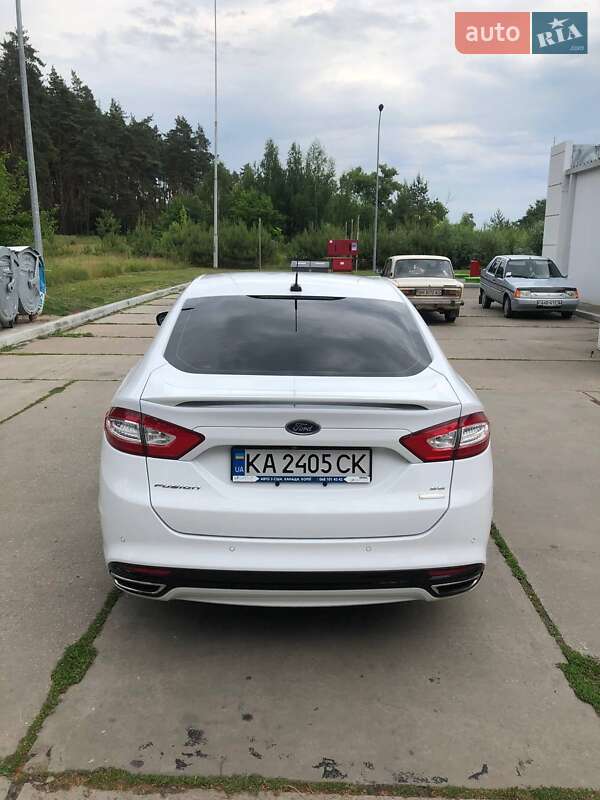 Седан Ford Fusion 2016 в Ромнах
