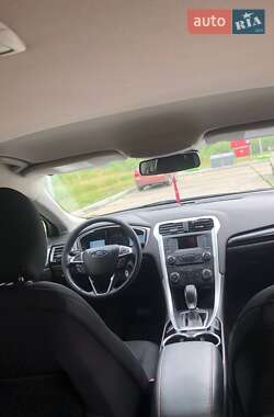 Седан Ford Fusion 2016 в Ромнах