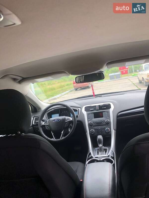 Седан Ford Fusion 2016 в Ромнах