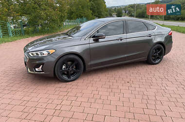 Седан Ford Fusion 2018 в Львове