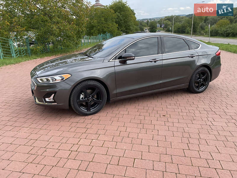 Седан Ford Fusion 2018 в Львове