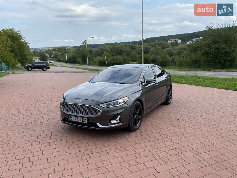 Седан Ford Fusion 2018 в Львове