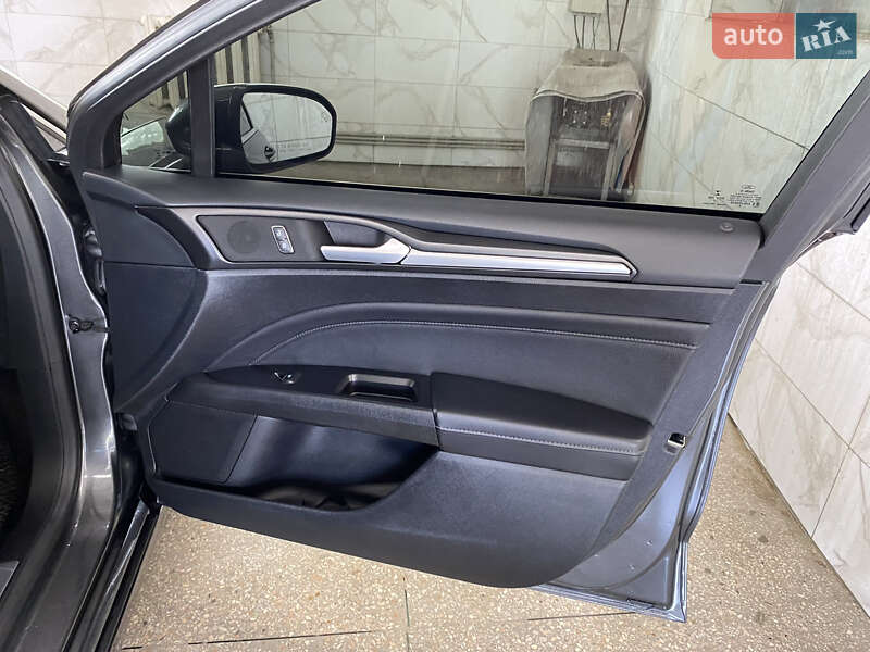 Седан Ford Fusion 2018 в Львове