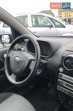 Хэтчбек Ford Fusion 2003 в 