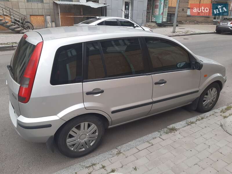 Хетчбек Ford Fusion 2004 в Люботині