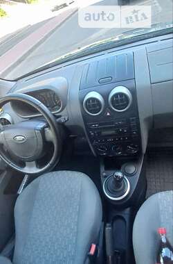 Хэтчбек Ford Fusion 2003 в Могилев-Подольске
