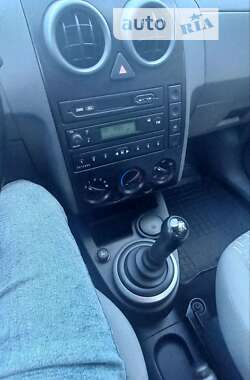 Хэтчбек Ford Fusion 2003 в Могилев-Подольске