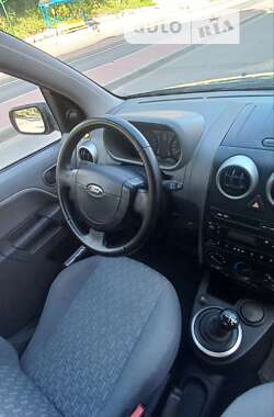 Хэтчбек Ford Fusion 2003 в Могилев-Подольске
