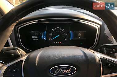 Седан Ford Fusion 2013 в 