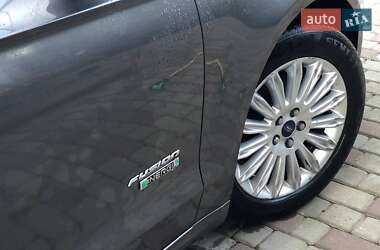 Седан Ford Fusion 2013 в Стрые