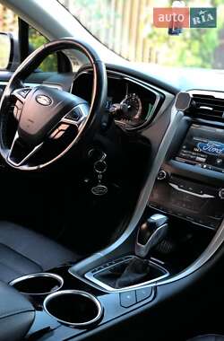 Седан Ford Fusion 2013 в 