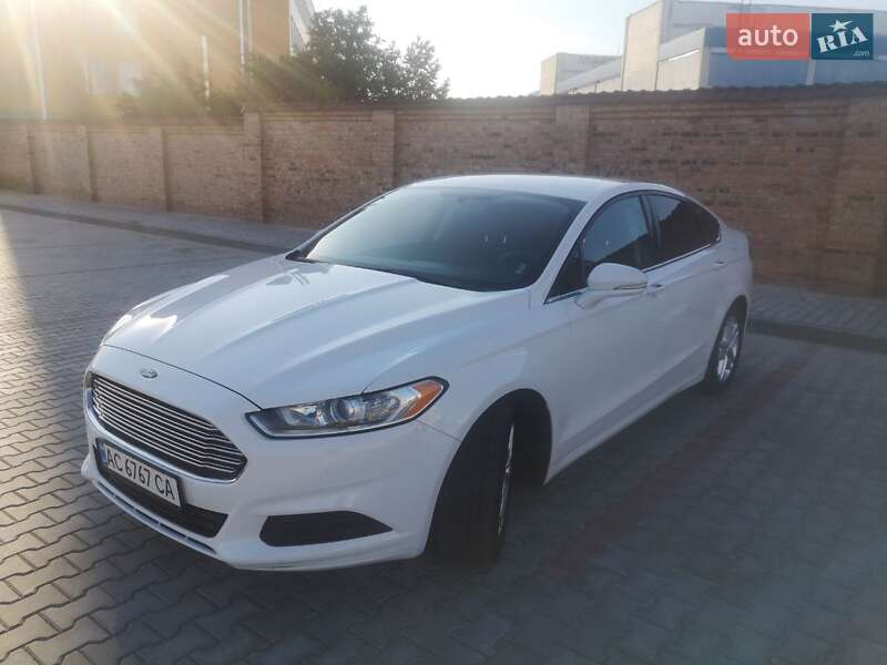 Седан Ford Fusion 2015 в 