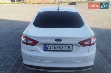 Седан Ford Fusion 2015 в 