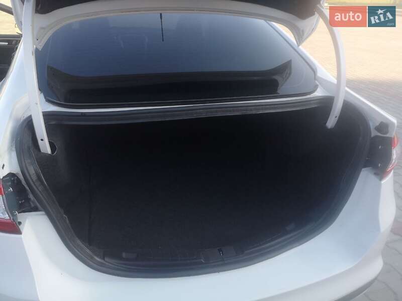 Седан Ford Fusion 2015 в Луцьку