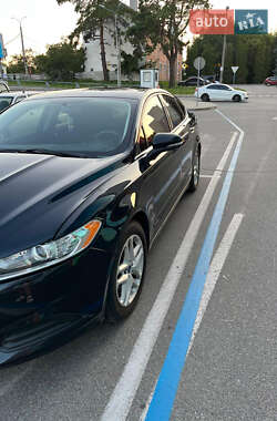 Седан Ford Fusion 2013 в 