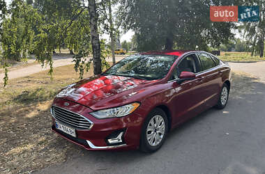 Седан Ford Fusion 2018 в 