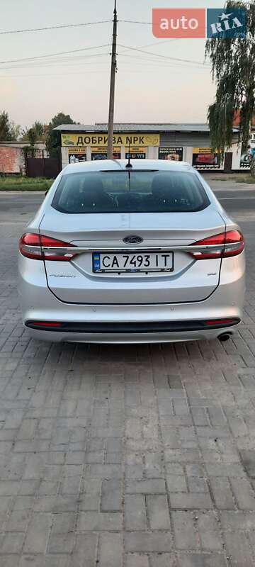 Седан Ford Fusion 2016 в Умані