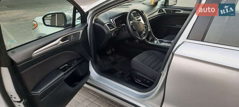 Седан Ford Fusion 2016 в Умані