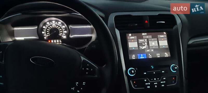 Седан Ford Fusion 2016 в Умані