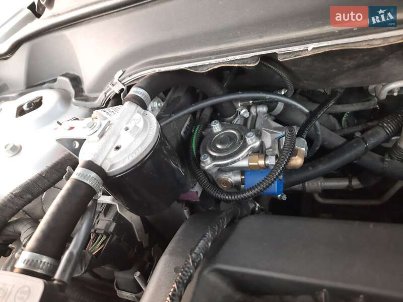 Седан Ford Fusion 2016 в Умані