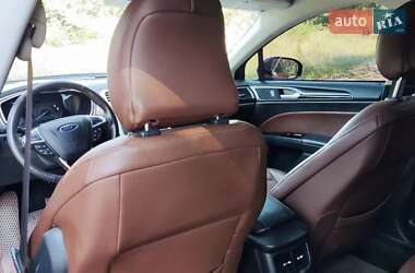 Седан Ford Fusion 2015 в 