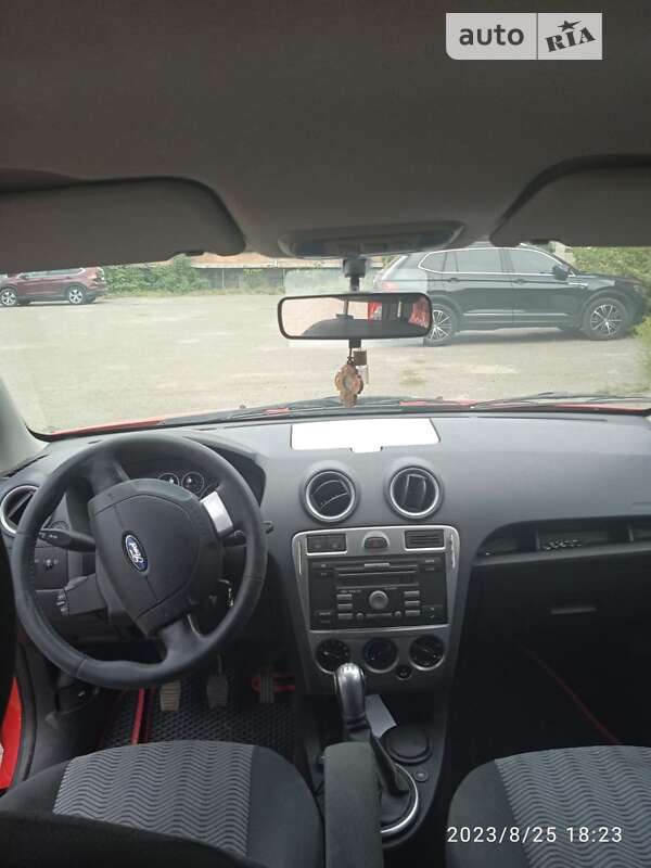 Хэтчбек Ford Fusion 2010 в Томашполе