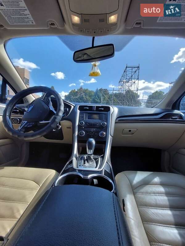 Седан Ford Fusion 2014 в Близнюках