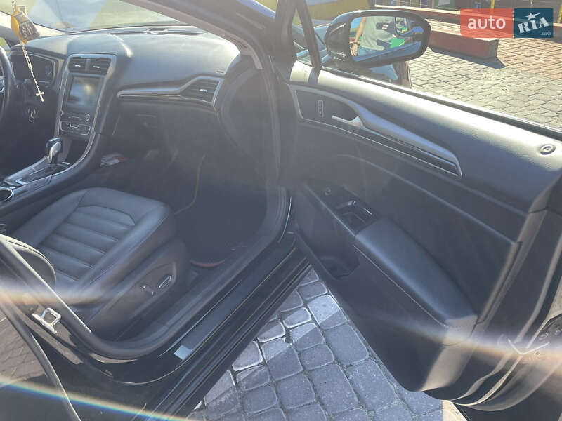 Седан Ford Fusion 2016 в Львове