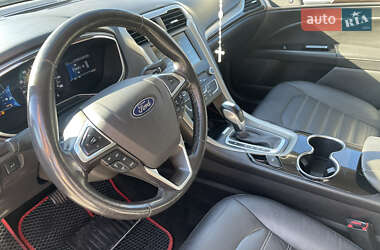 Седан Ford Fusion 2016 в 