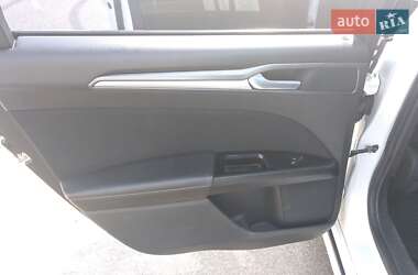 Седан Ford Fusion 2015 в 