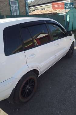 Хэтчбек Ford Fusion 2010 в 