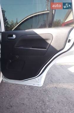 Хэтчбек Ford Fusion 2010 в 