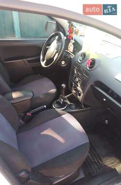 Хэтчбек Ford Fusion 2010 в 