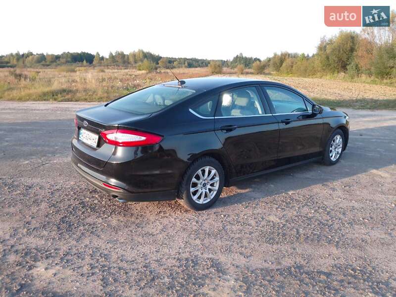 Седан Ford Fusion 2015 в Старій Вижівці