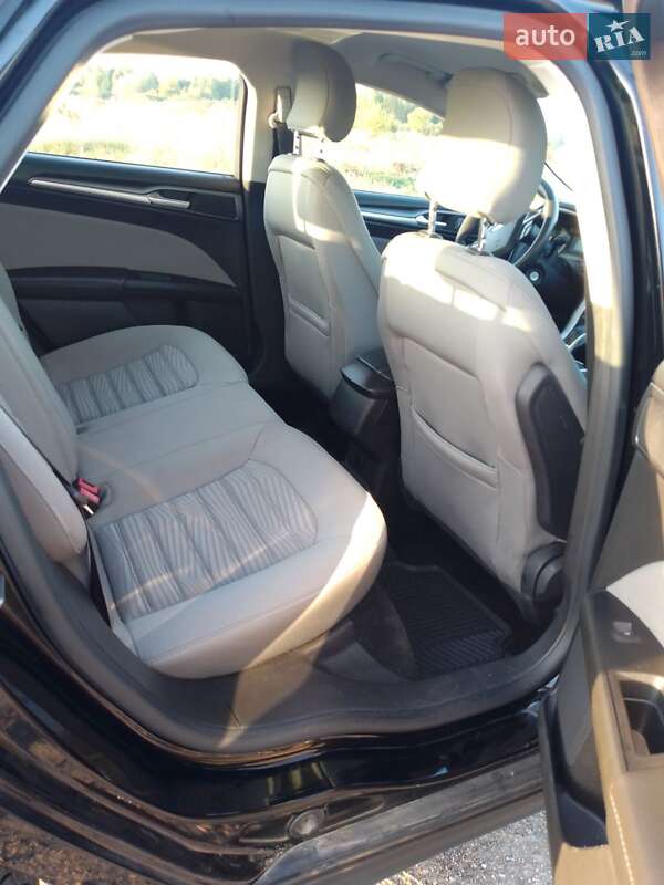 Седан Ford Fusion 2015 в Старій Вижівці