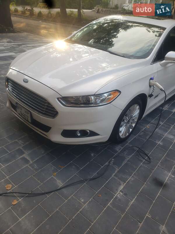 Седан Ford Fusion 2013 в Ужгороде