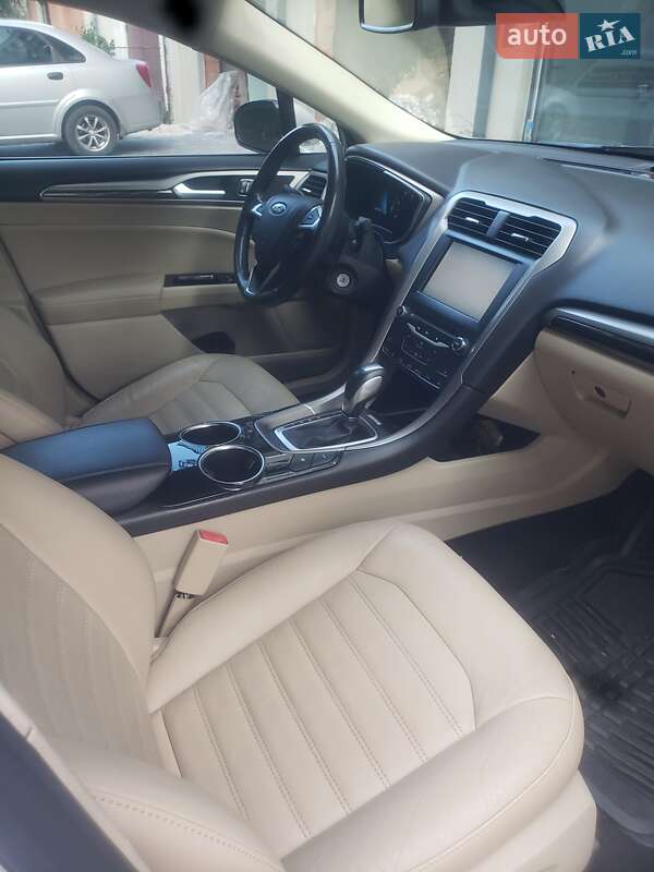 Седан Ford Fusion 2013 в Ужгороде