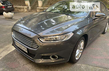 Седан Ford Fusion 2015 в 