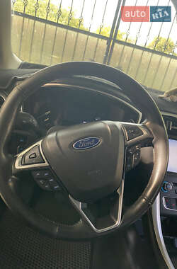Седан Ford Fusion 2016 в 