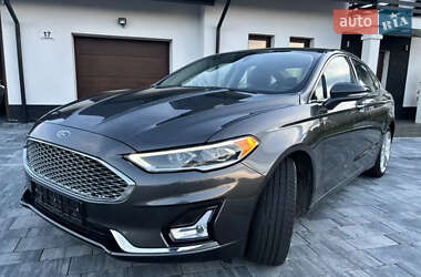 Седан Ford Fusion 2017 в 