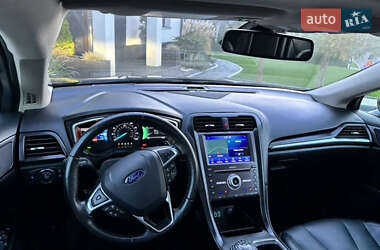 Седан Ford Fusion 2017 в 