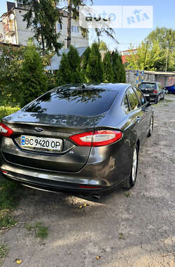 Седан Ford Fusion 2016 в 