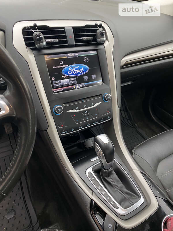 Седан Ford Fusion 2014 в Стрию