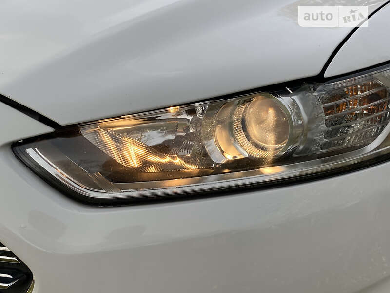 Седан Ford Fusion 2014 в Стрию