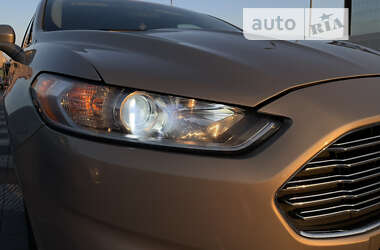 Седан Ford Fusion 2015 в Ужгороде